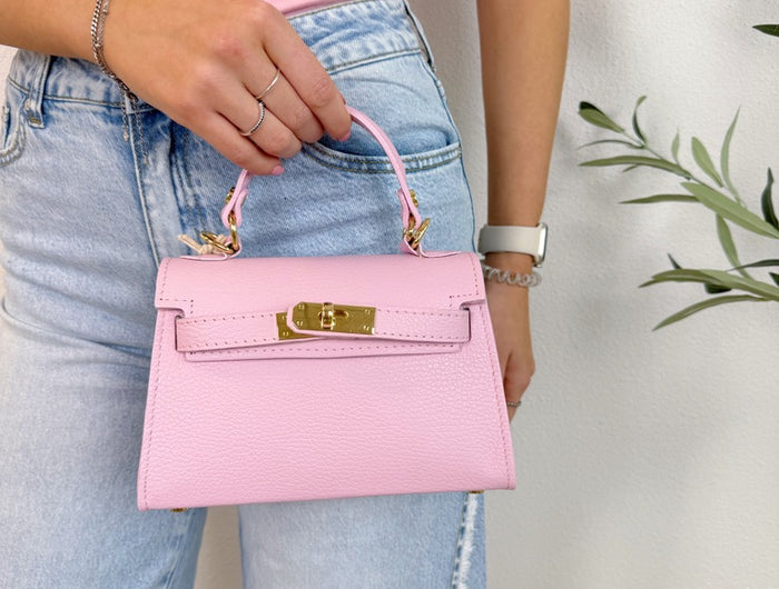 <h2><strong>GRAB THAT BAG</strong></h2>