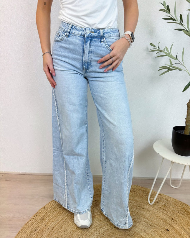 QUEEN HEARTS WDE LEG JEANS | W3896