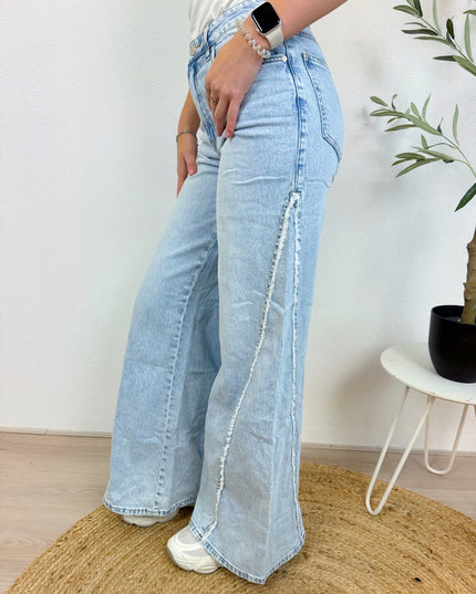 QUEEN HEARTS WDE LEG JEANS | W3896