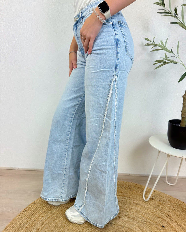 QUEEN HEARTS WDE LEG JEANS | W3896